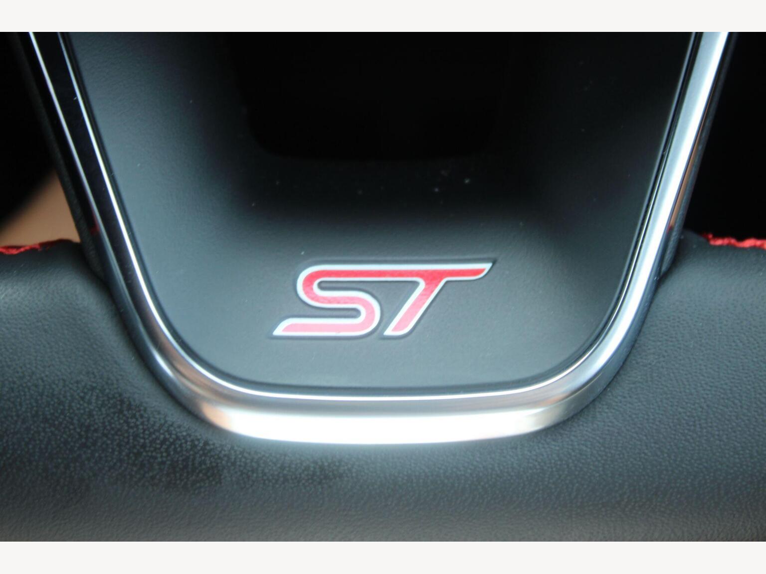FORD FOCUS 2.3T ECOBOOST ST HATCHBACK 5DR PETROL MANUAL 31,850 REGISTRATION NBSP LM25XLO MILEAGE...